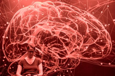 Waarom Alzheimer vrouwen zwaarder treft dan mannen