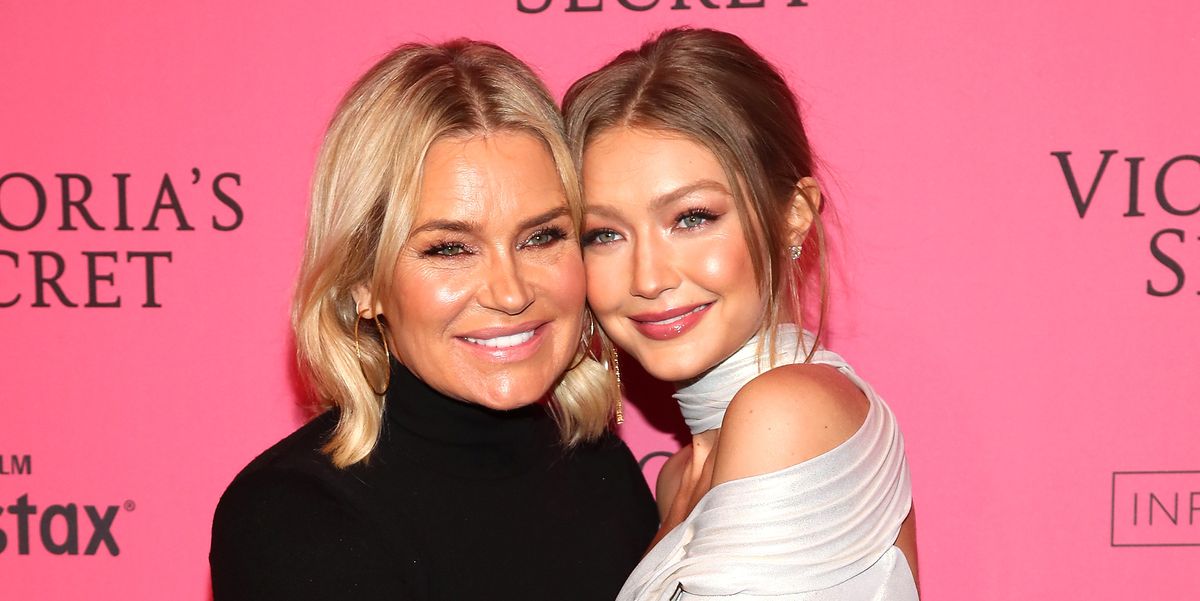 Yolanda Hadid onthult dat ze haar botox, fillers en borstimplantaten heeft laten verwijderen